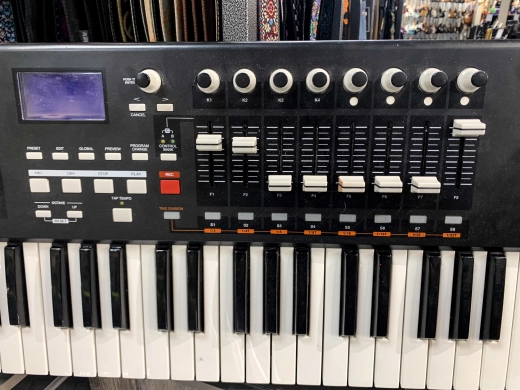 Akai - MPK61 3
